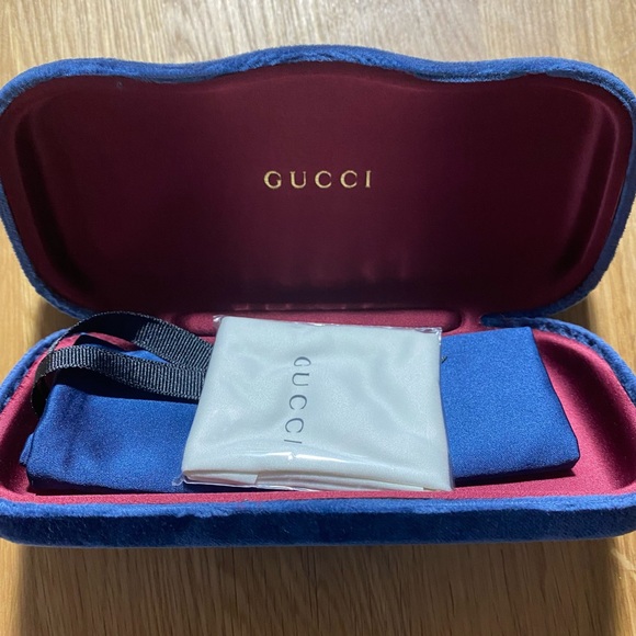 GUCCI eyeglass frames with TWO cases - Picture 6 of 6